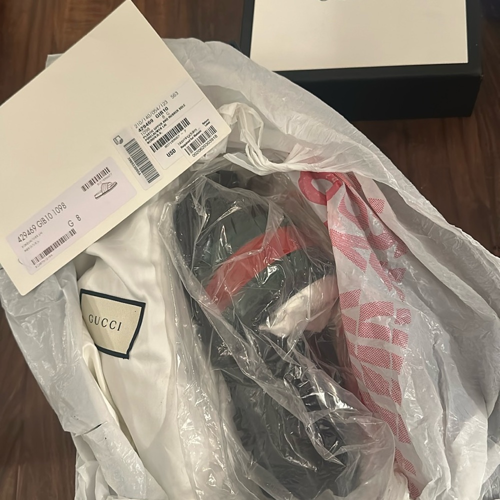 Men Gucci slides, size 8